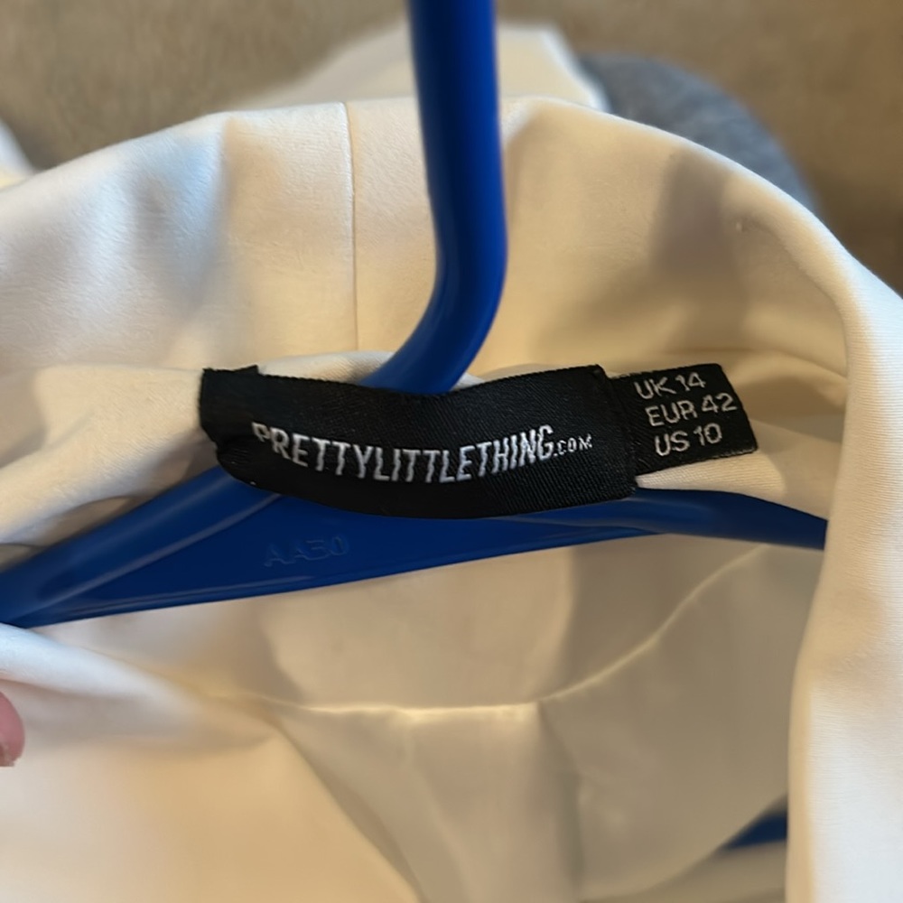 White Pretty Little Thing Blazer Dress! - Picture 3 of 3